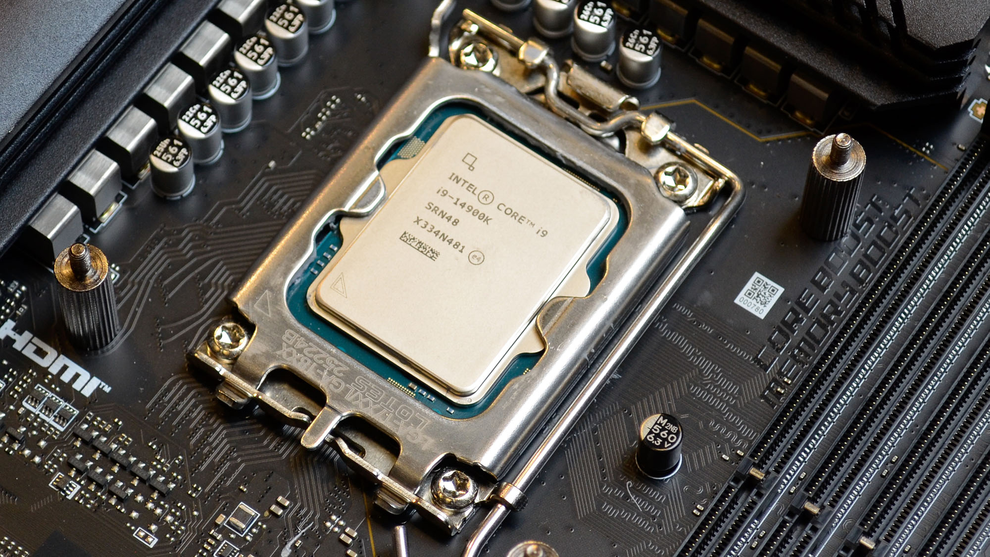 Lari Kencang di 9.13 GHz, Intel Core i9 Pecahkan Rekor Baru Overclocking CPU! 12 intel core i9 14900 kf