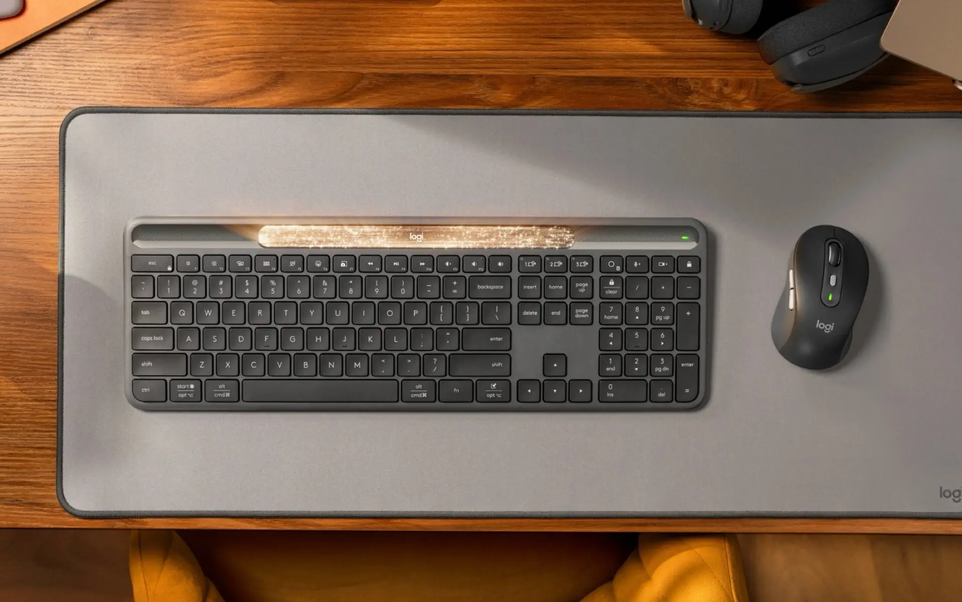 Logitech Signature Slim Solar+ K980, Keyboard Nirkabel Tanpa Baterai! 12 Logiteh K980 Solar