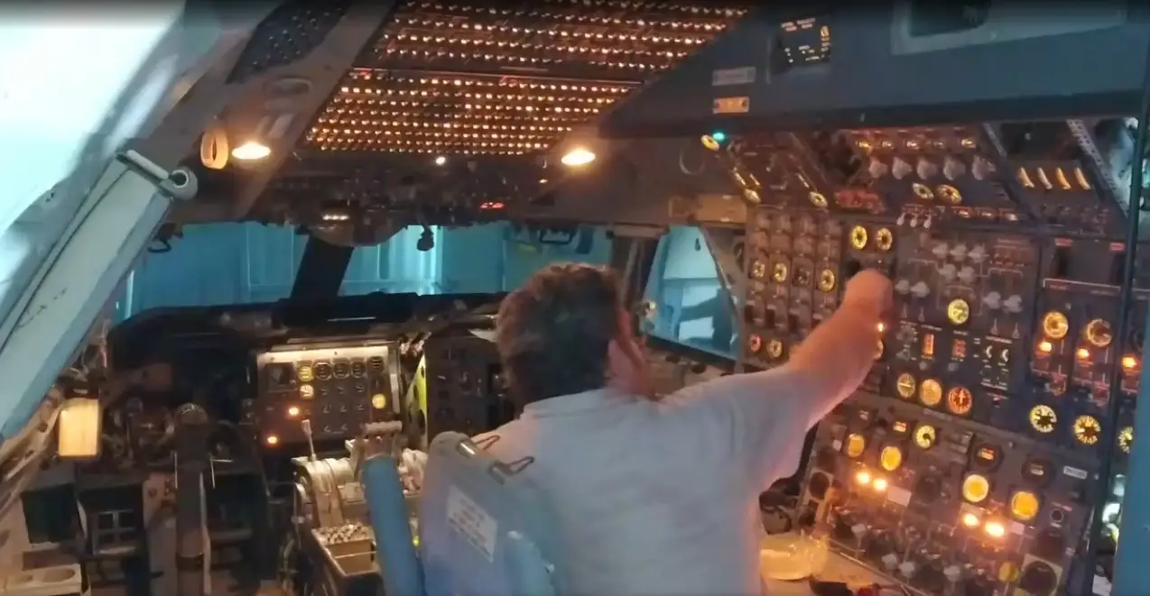 Komunitas Penggemar Flight Simulator Bikin Simulator dari Kokpit Bekas Pesawat Sungguhan 9 Flight Simulator