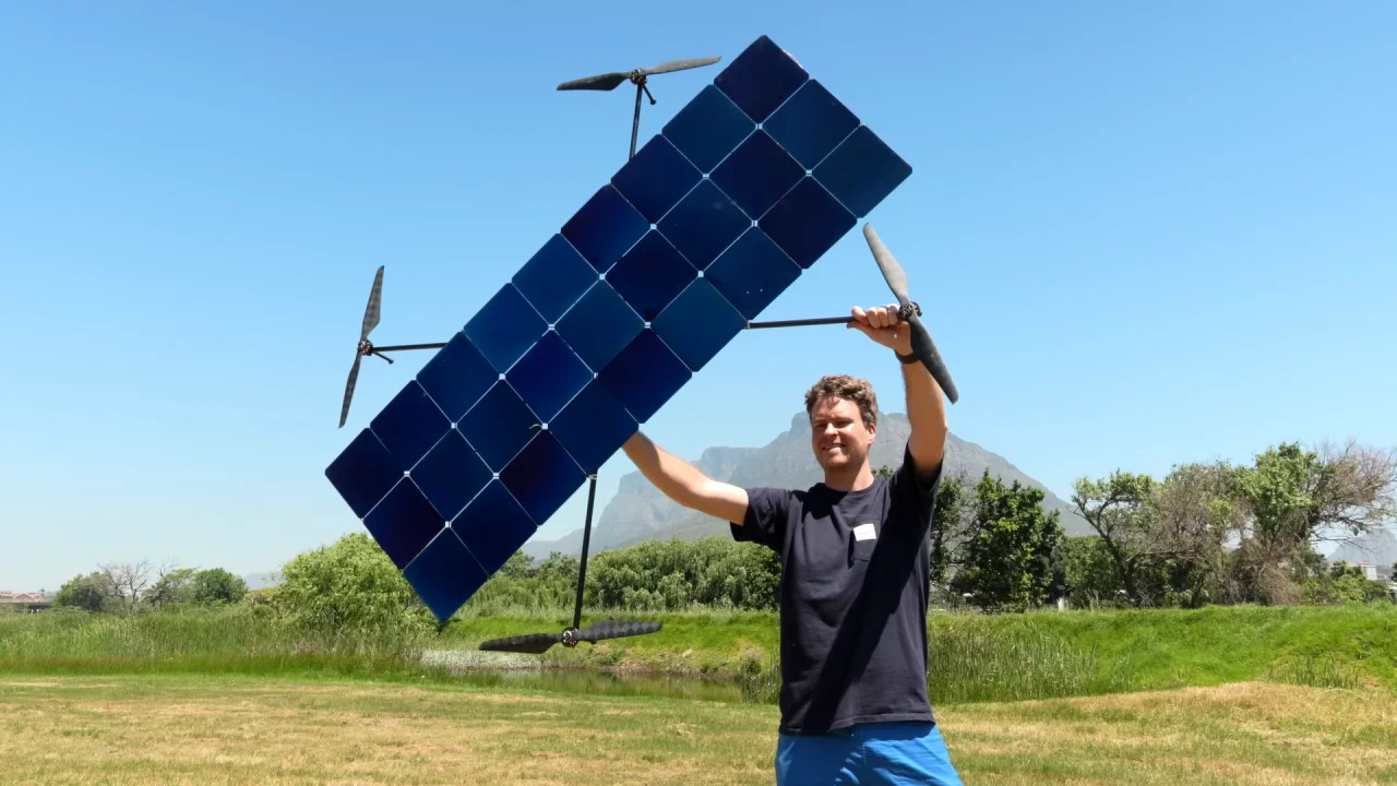 Drone Bertenaga Surya