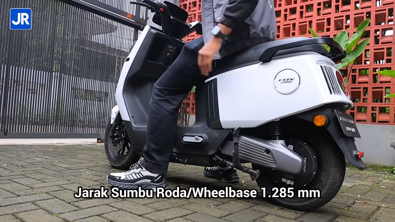 Review Polytron Fox 200: Rp 11 Jutaan, Punya Cruise Control dan Alarm Kalo Salah Belok! 10 Polytron Fox 200 10