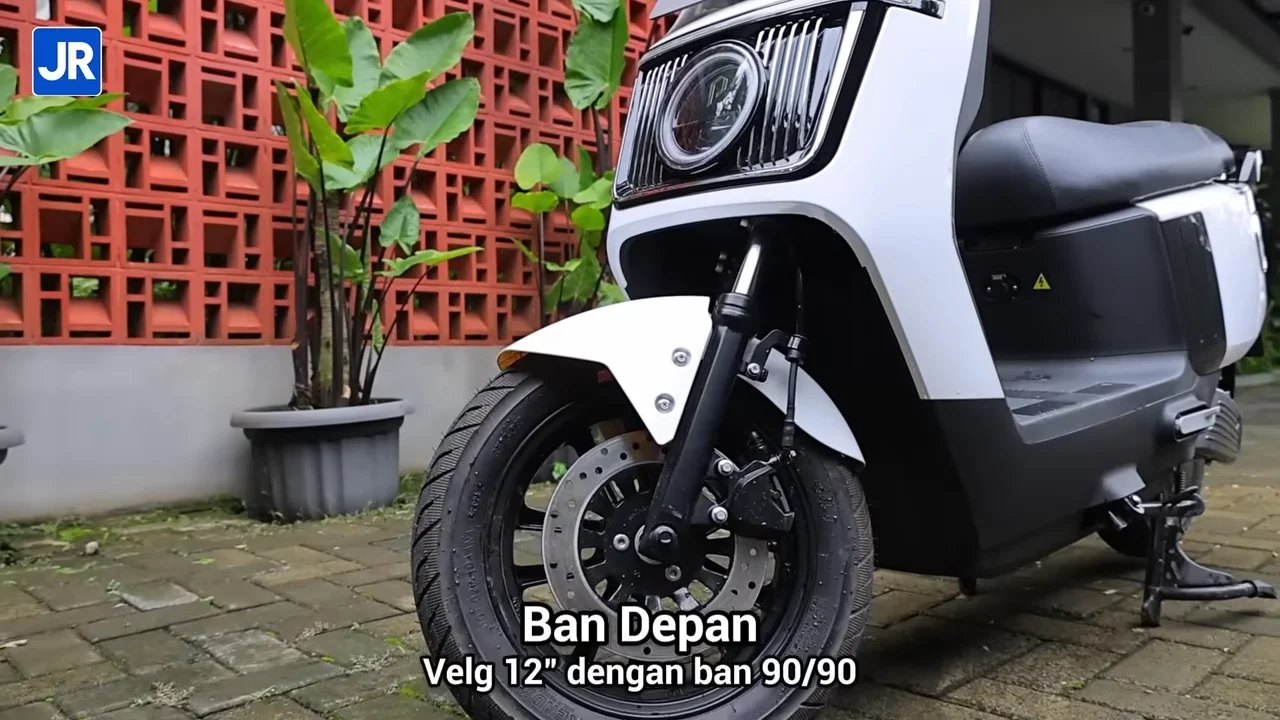 Review Polytron Fox 200: Rp 11 Jutaan, Punya Cruise Control dan Alarm Kalo Salah Belok! 12 Polytron Fox 200 12