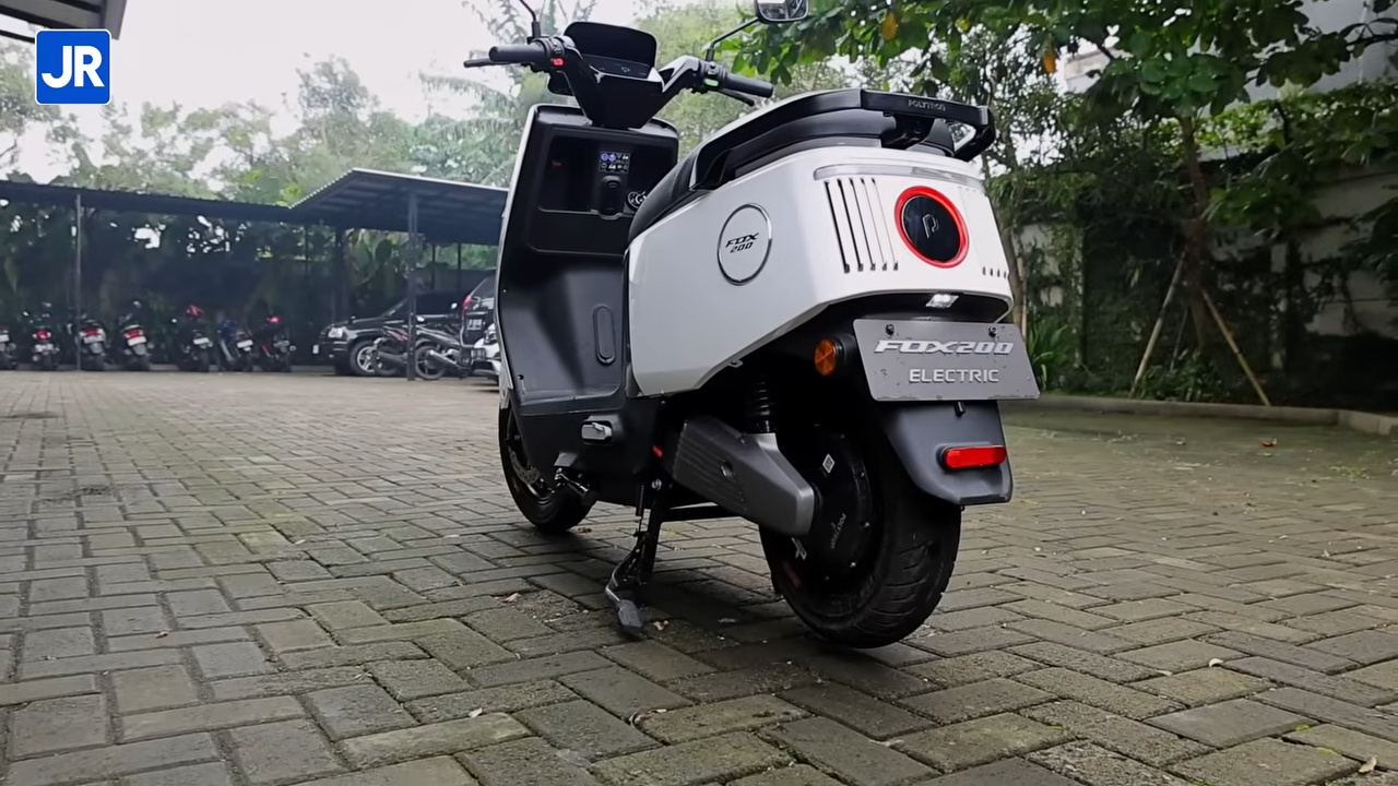 Review Polytron Fox 200: Rp 11 Jutaan, Punya Cruise Control dan Alarm Kalo Salah Belok! 4 Polytron Fox 200 4