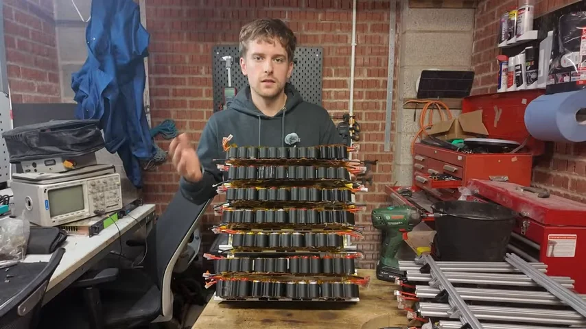 500 Baterai Vape Bekas Ini Diubah Jadi Power Bank Raksasa