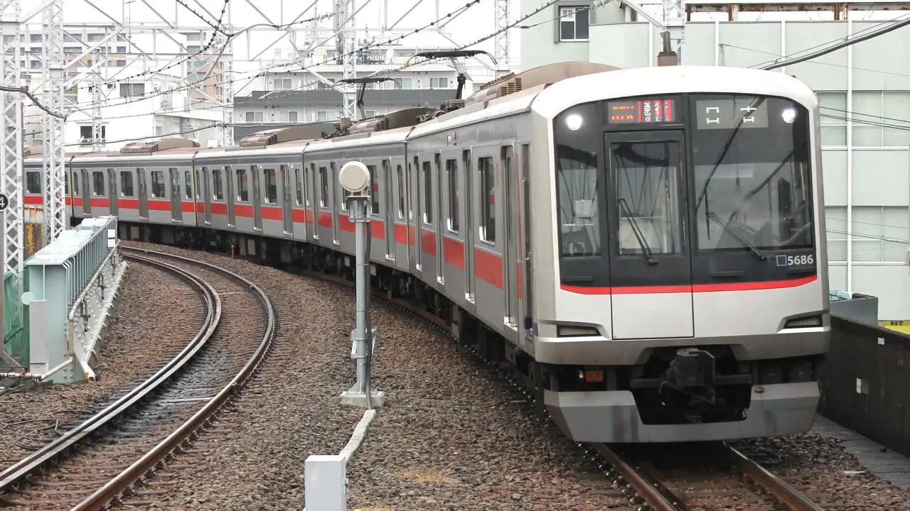 Jepang Uji Coba Data Center Modular di Bawah Jalur Kereta Aktif 1 Tokyu Group Data Center Moduler di bawah jalur kereta