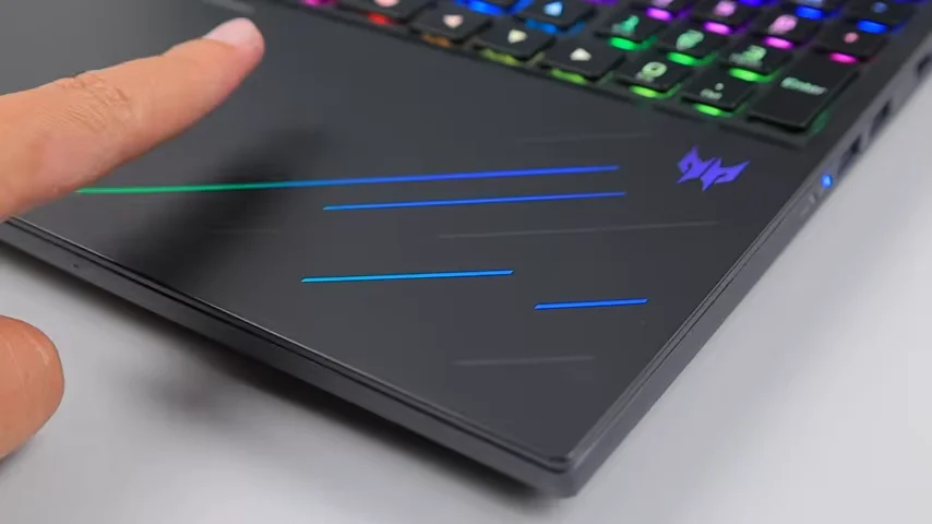 Acer Predator Helios 16 AI 8