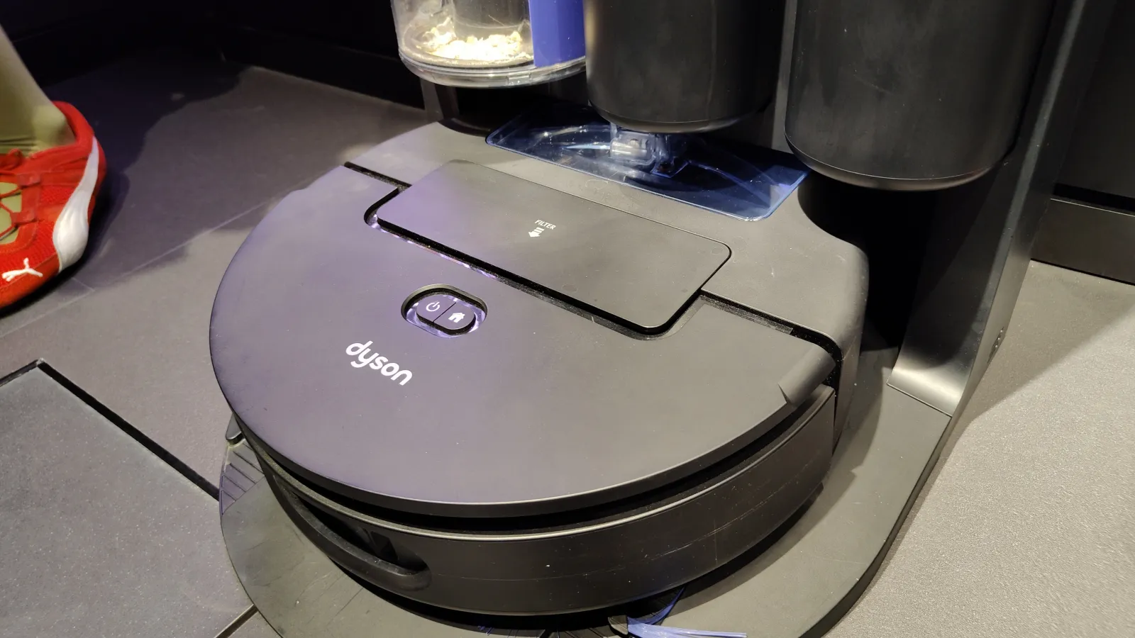 Robot Vacuum Dyson Spot+Scrub AI Resmi Hadir di Indonesia! 2 Dyson SpotScrub AI 1