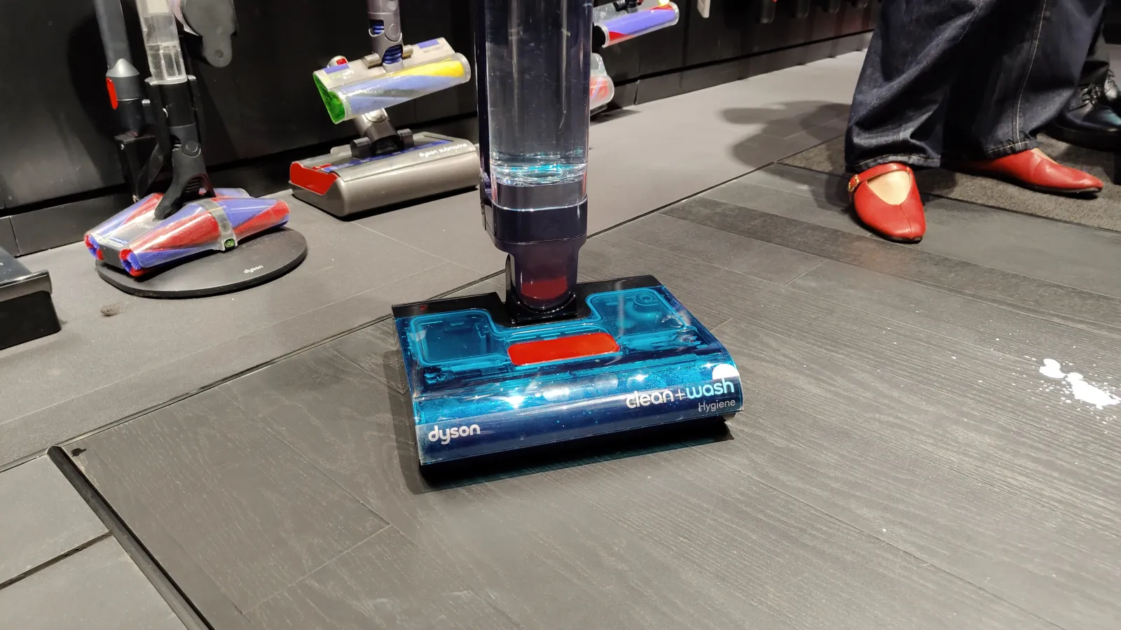 Vacuum Cleaner Dyson Clean+Wash Hygiene Resmi Tersedia di Indonesia 2 Vacuum Cleaner Dyson CleanWash Hygiene Resmi Tersedia di Indonesia 1