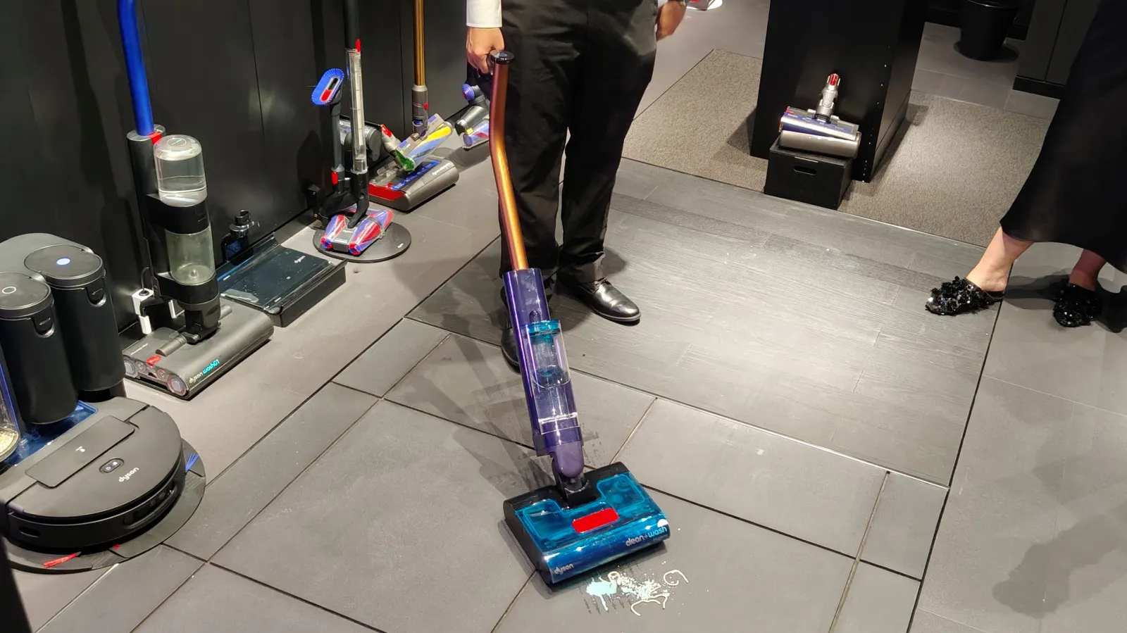 Vacuum Cleaner Dyson Clean+Wash Hygiene Resmi Tersedia di Indonesia (2)