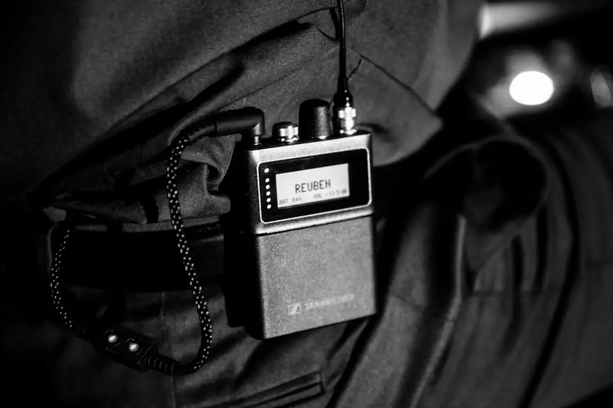 Foto 5 Bodypack Spectera mengintegrasikan transmisi mikrofon dan in ear monitoring dalam satu perangkat dua arah sehingga mempercepat proses set up dan membuat operasional lebih efis