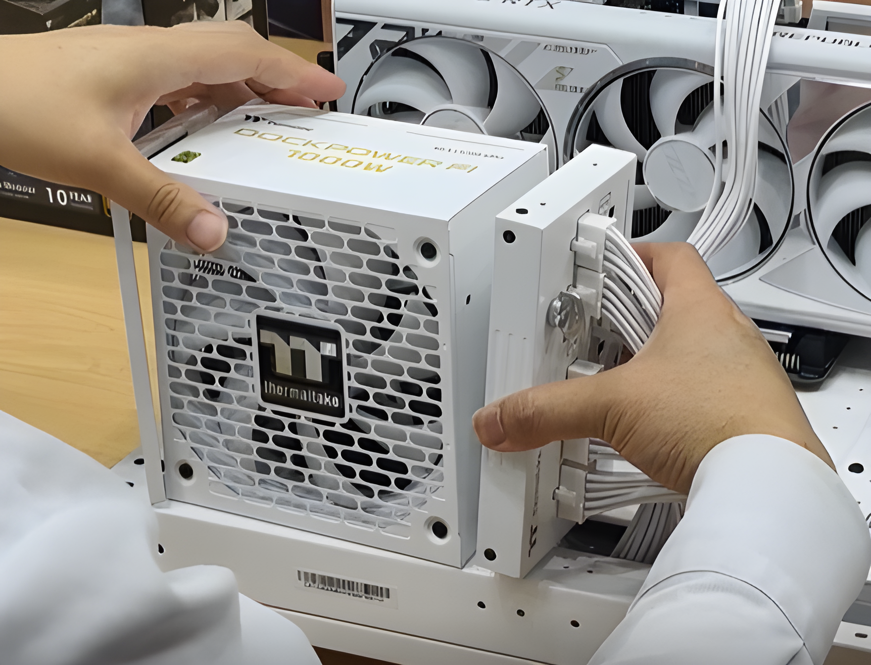 Thermaltake Bikin PSU Modular, Manajemen Kabel Lebih Mudah 4 Thermaltake Dockpower PSU Modular