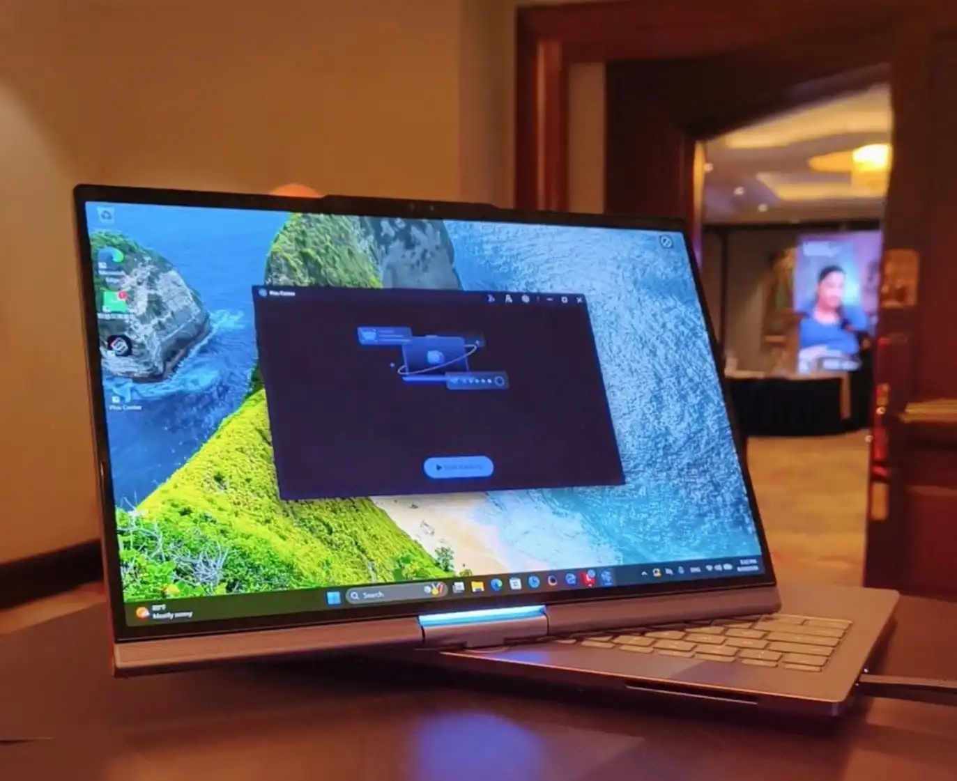 ThinkBook Plus Gen 7 Auto Twist Mejeng Di Lenovo Tech Day 2026, Layar Bisa Bergerak Sendiri Ikuti Pengguna! 5 Thinkbook Plus Gen 7 Auto Twist