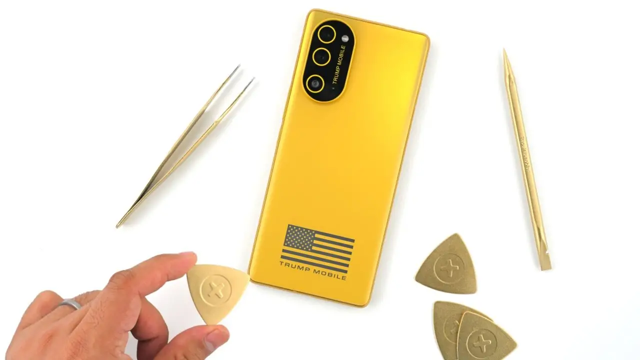 iFixit Ungkap Kemiripan Trump Mobile T1 dengan HTC U24 Pro