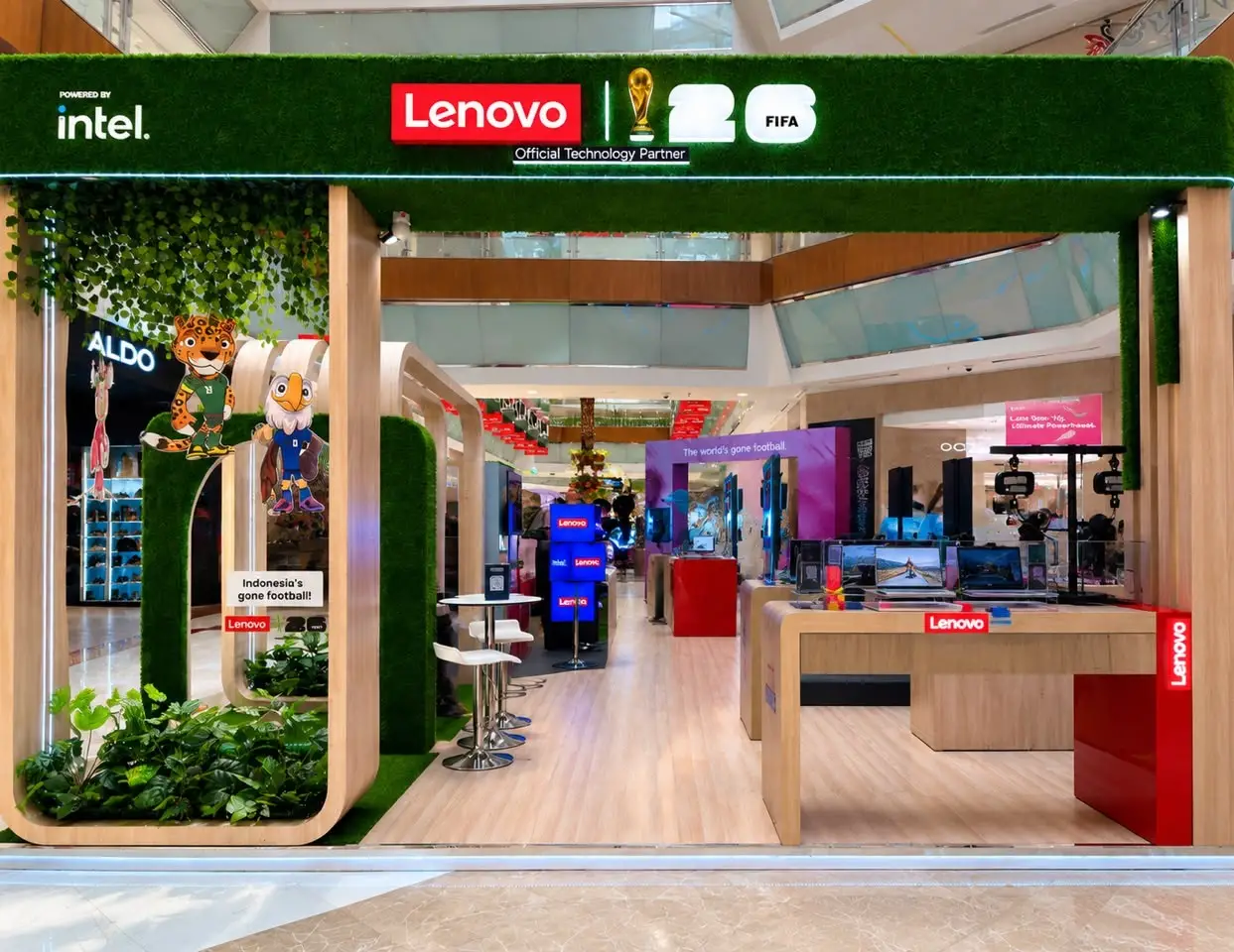 Mencoba Langsung Produk Lenovo Edisi Terbatas di Booth Lenovo x FIFA World Cup 26 Experience 15 Booth Experience Lenovo FIFA World Cup Edition 26TM di Pondok Indah Mall 1