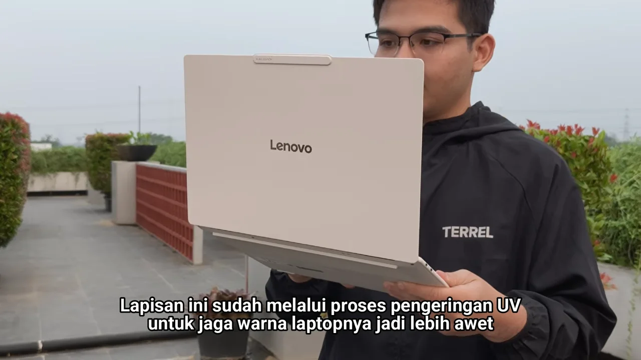 Lenovo Yoga Slim 7i Ultra Aura Edition 10