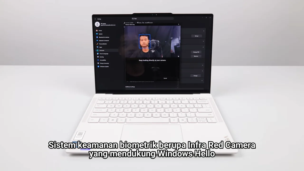 Lenovo Yoga Slim 7i Ultra Aura Edition 25