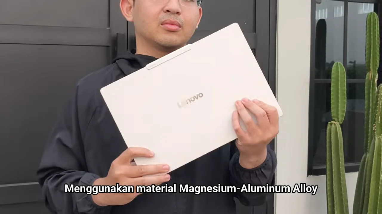 Lenovo Yoga Slim 7i Ultra Aura Edition 8