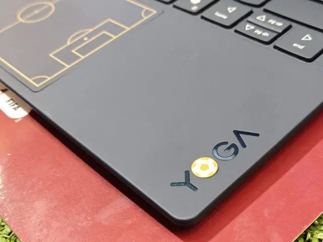 Dari Tablet Ringkas Hingga Laptop Gaming, Ini Jajaran Produk Lenovo FIFA World Cup 26 Edition! 4 Yoga Slim 7i Ultra FIFA World Cup 26 Edition 2 Custom