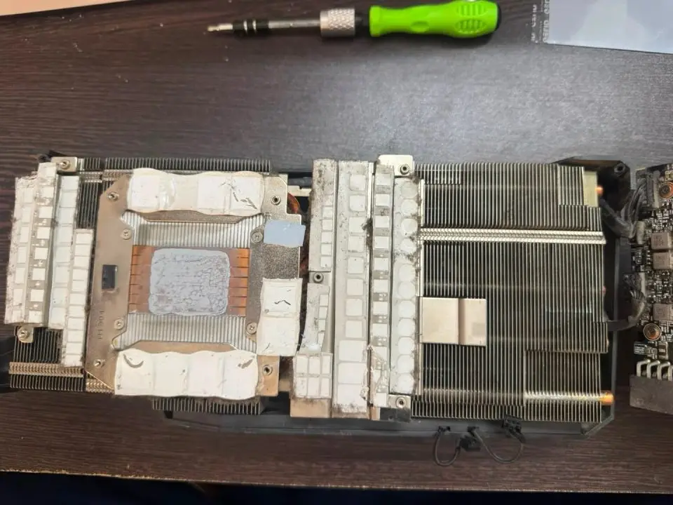 Seberapa Penting Ganti Thermal Paste GPU? 2 Ganti Thermal Paste GPU