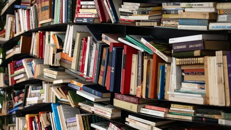 Apple AirTag Dipasang di Buku Tua, Berakhir di Pusat Pelatihan AI 4 Buku untuk pelatihan AI