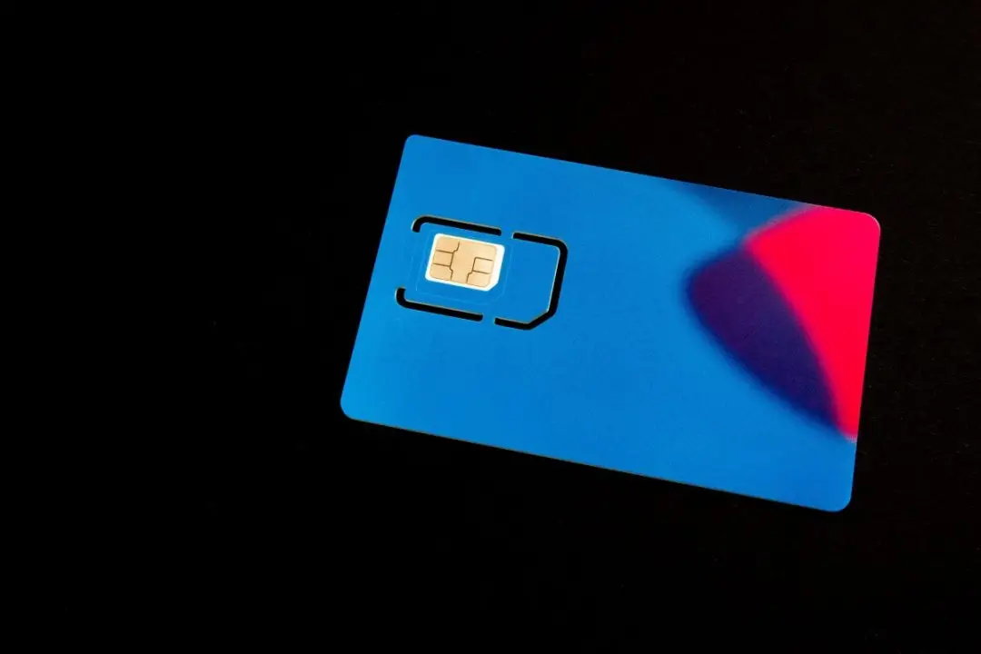 Apa Itu eSIM? Pengertian, Cara Kerja, dan Kelebihannya 2 SIM Fisik