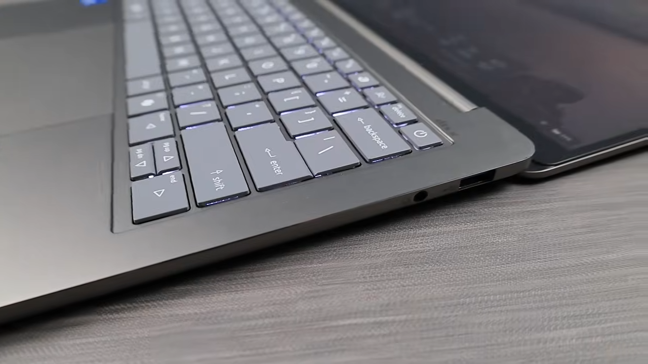 Acer Swift Air 14 AI 10