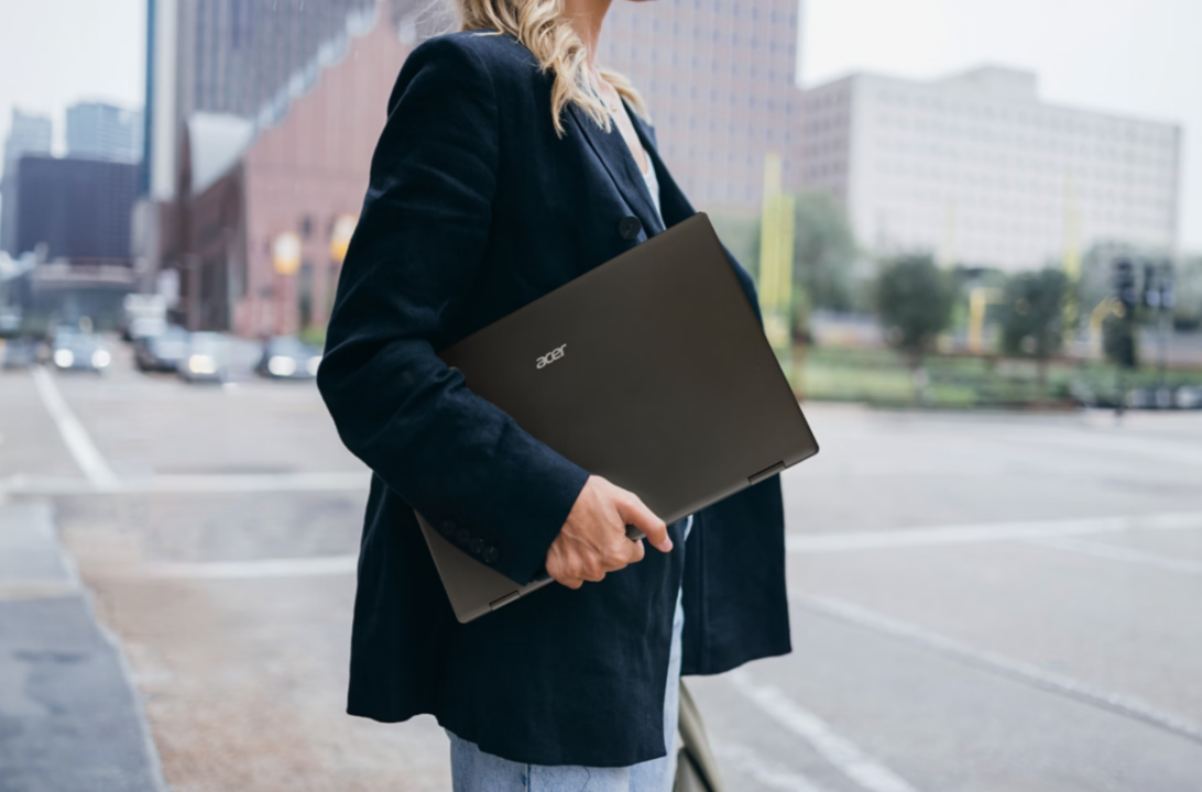 Acer Rilis Monitor Portable PD163Q-P3, Punya Tiga Layar Sekaligus! 2 Acer PD163Q-P3, Bisa Dibawa dengan Mudah