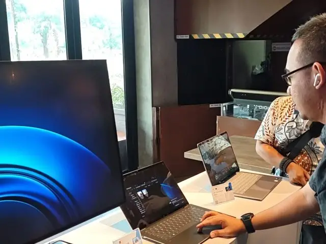 Menjajal Fitur-Fitur Unggulan Laptop HP OmniBook Series 3 Look To Move 2
