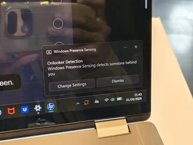 Menjajal Fitur-Fitur Unggulan Laptop HP OmniBook Series 9 Onlooker Detection