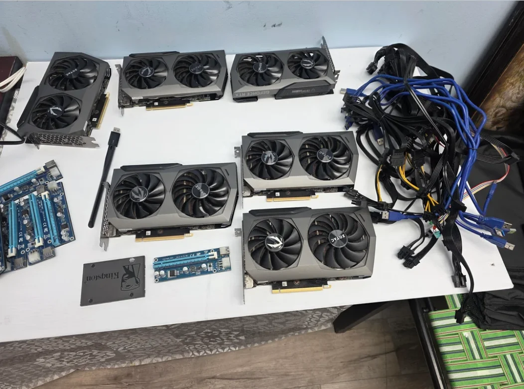 Saat Harga GPU Mahal, Orang Ini Malah Dapat 12 RTX 3070 Gratis! 2 Redditor ketemu 12 RTX 3070