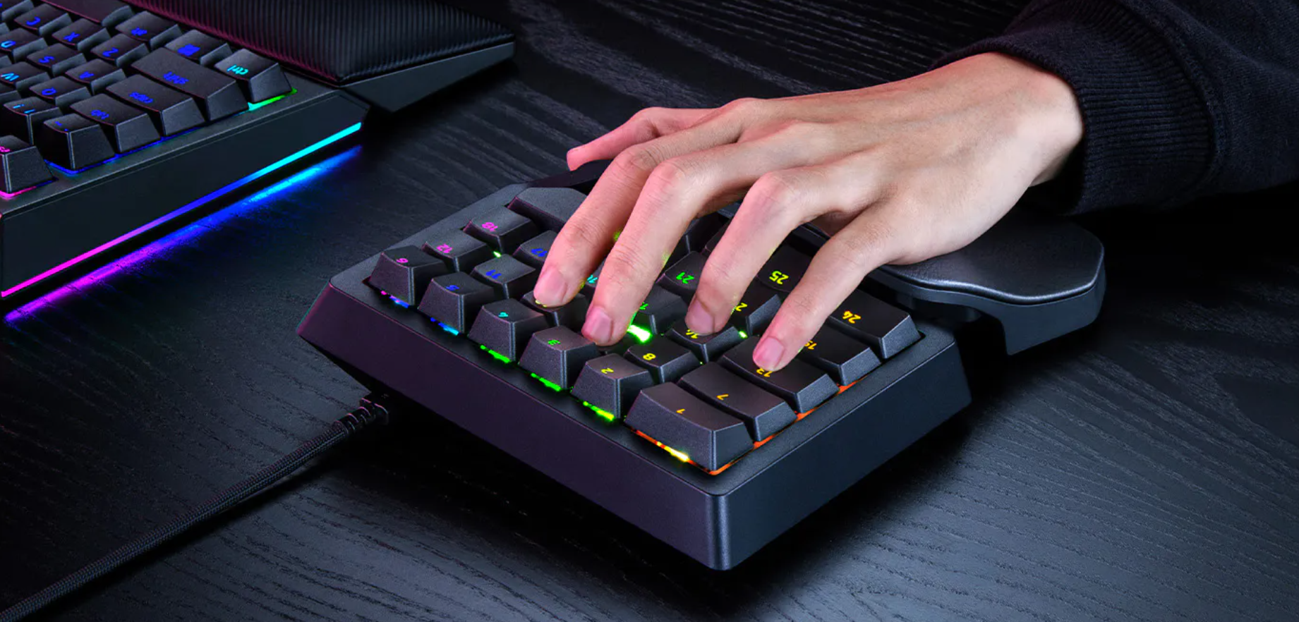 Razer Luncurkan Gaming Keypad Tartarus V2 Pro 31 deb1cb0b62305cb942de15bf4d9e2c8d