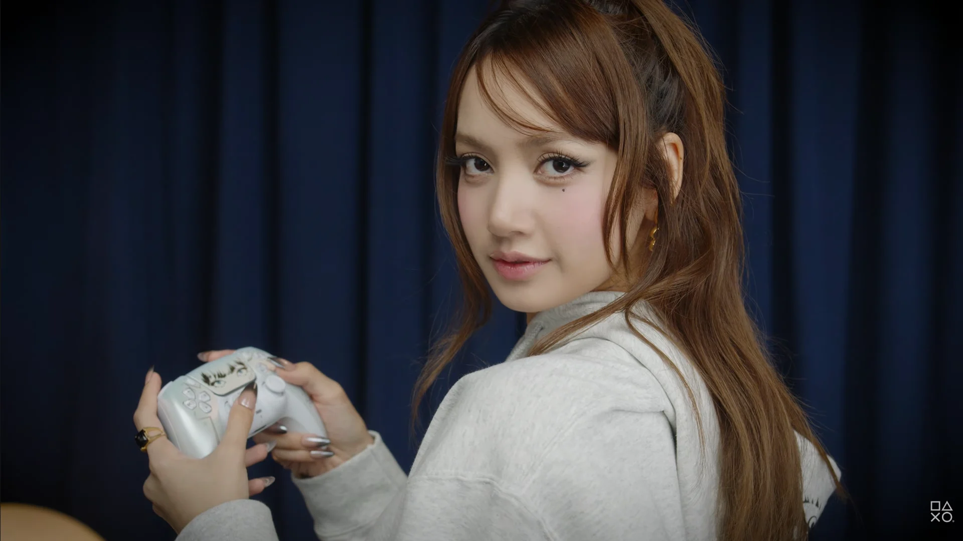 Sony Umumkan DualSense Limited Edition Bertema Bintang K-Pop Lisa 5 e28104fe0e9509d8f72222559c4a4df8