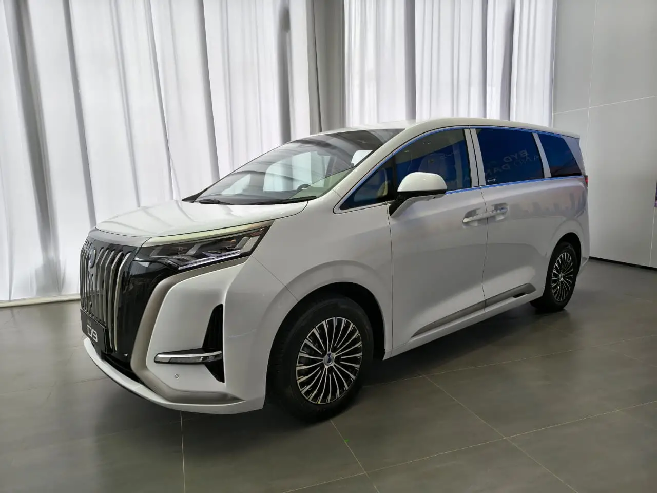 Resmi Mengaspal, Ini Deretan Peningkatan DANZA New D9 4 BYD DANZA NEW D9