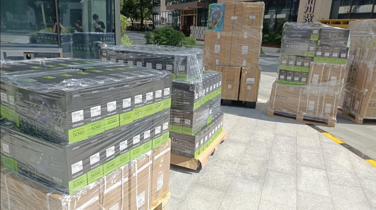 Dua Palet RTX 5090 Senilai Rp8,9 Miliar Hilang di Bandara 13 Ilustrasi GPU RTX 5090 dalam Palet