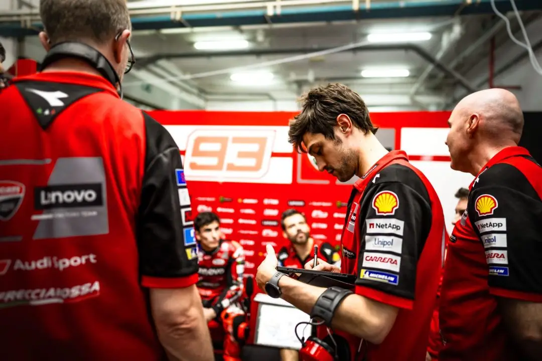 Lenovo Bikin Simulasi Motor Ducati untuk MotoGP 2027 50% Lebih Cepat 2 Kolaborasi Lenovo dengan Aruba.it Racing – Ducati di ajang WorldSBK