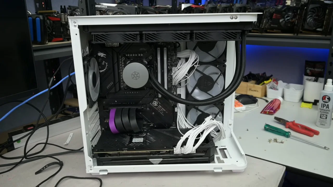 Pasang VGA Salah Posisi, Malah Bikin Suhu GPU Lebih Dingin? 1 VGA salah posisi